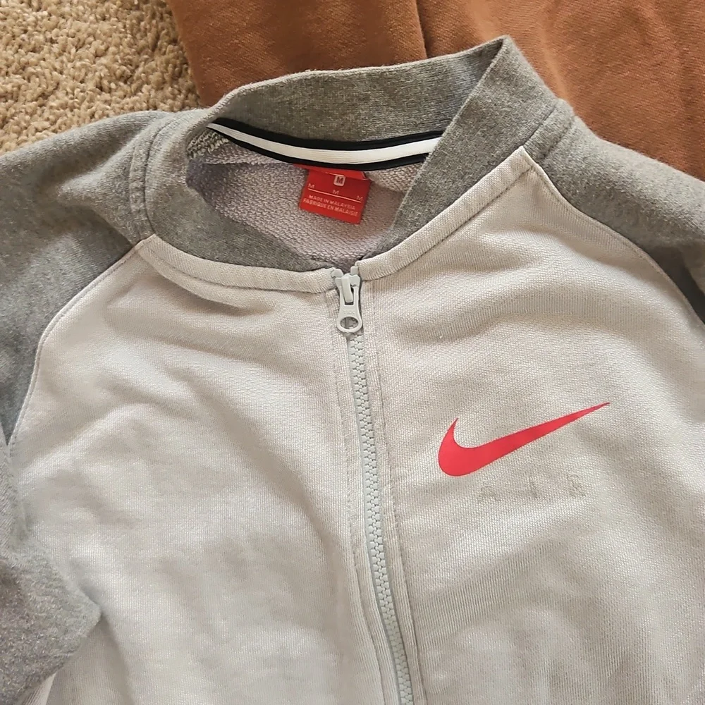 4 Sweatshirts Nike Puma Champion Bass Outdoor, Sz M - Picture 2 of 5